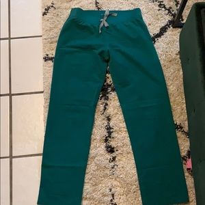 Figs Livingston’s in hunter green